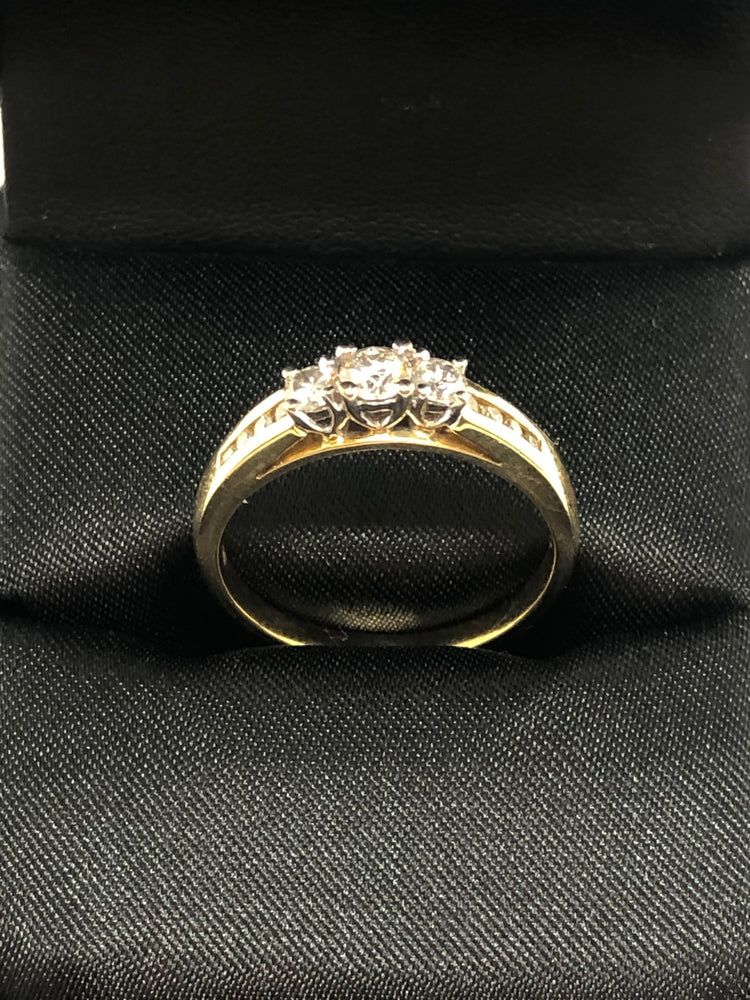
                  
                    Ladies Gold Diamond Ring
                  
                