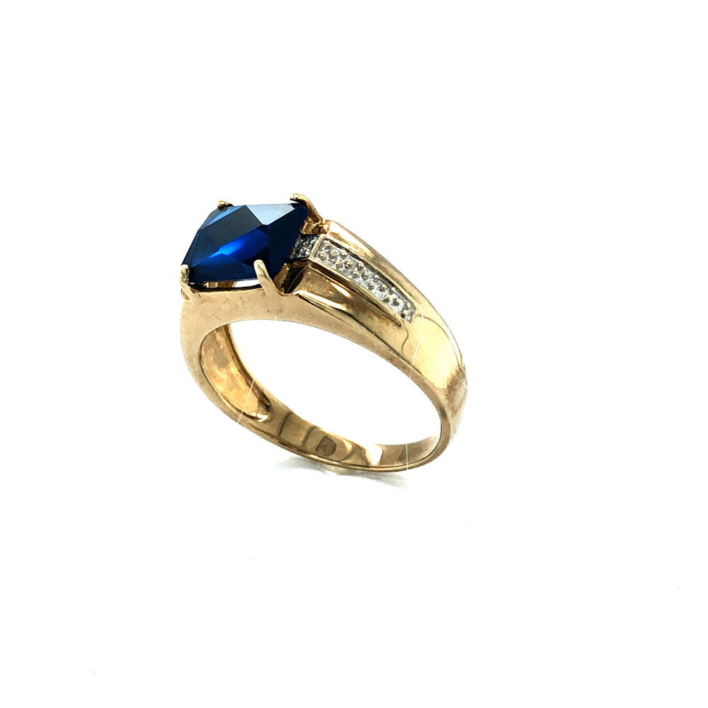 Men’s Yellow Gold Blue Sapphire Ring
