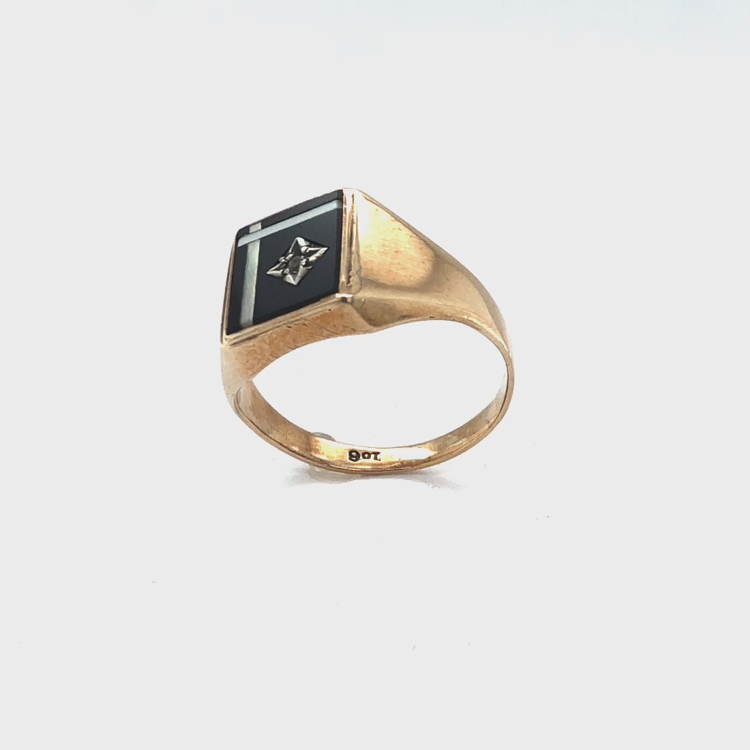 
                  
                    Load and play video in Gallery viewer, Men’s Yellow Gold Onyx Ring
                  
                