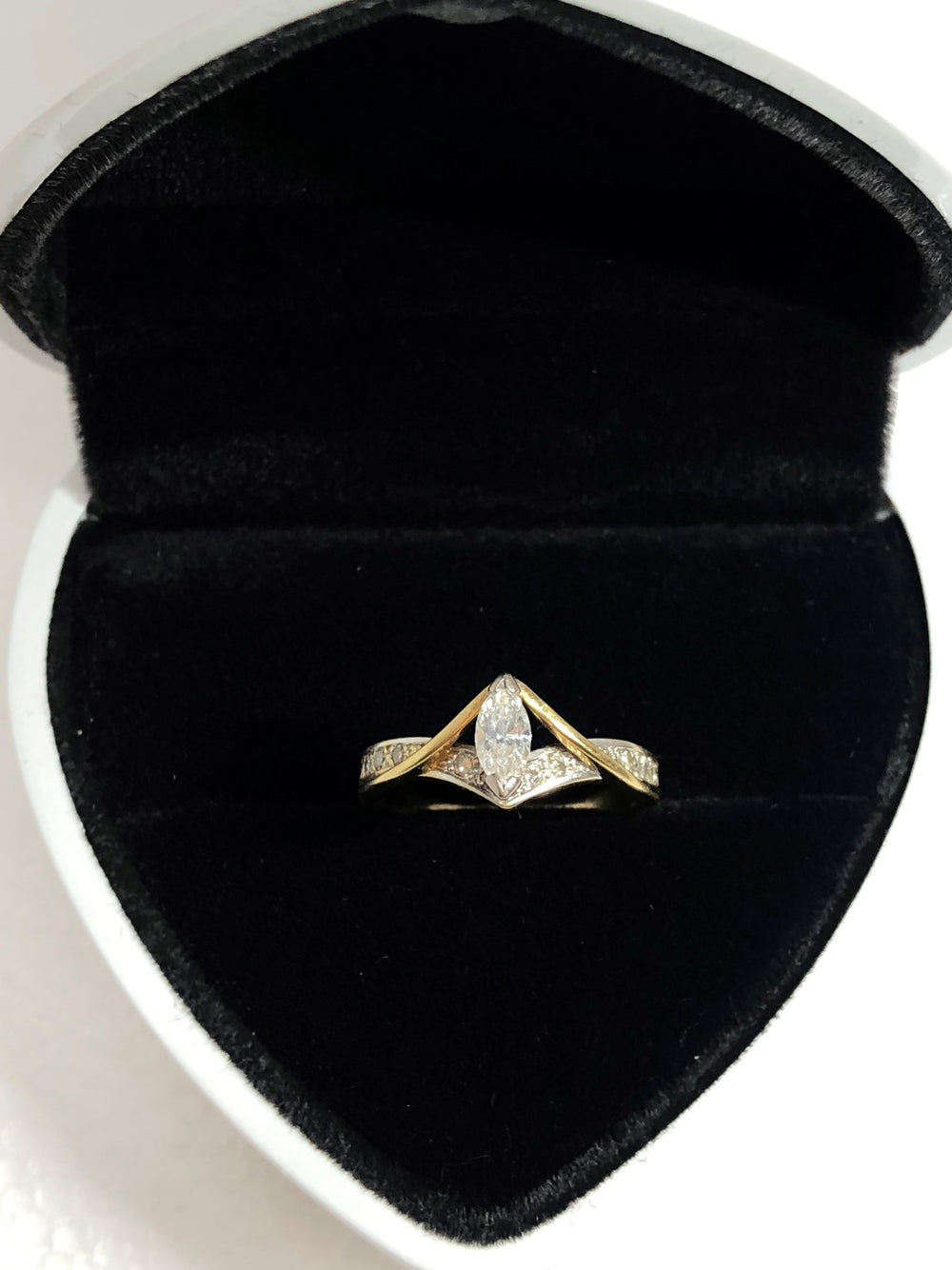 Ladies Gold Diamond Ring